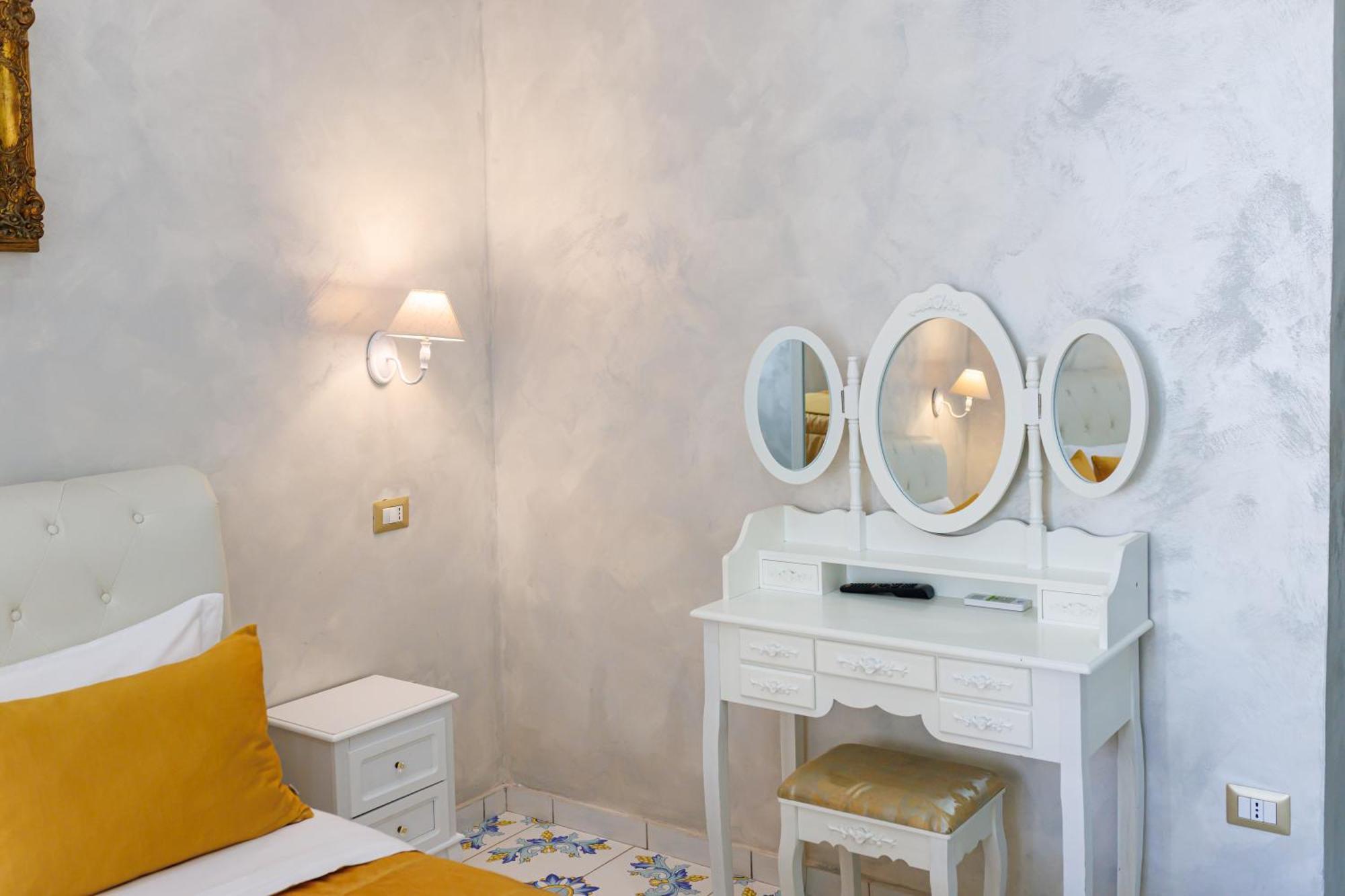 Alma Adry Naples